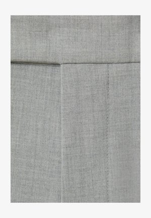 Helehall riie, millel on peen tekstuur, terav volt ja täpsed õmblused voldi ääres, mis viitab kohandatud disainile.