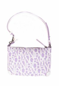 Borsa a spalla viola e bianca con chiusura a zip, caratterizzata da un grande motivo con logo. Il materiale è liscio, con una tracolla regolabile e accessori in metallo.