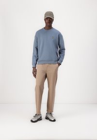 Lyle & Scott OVERSIZED CREW NECK - Felpa - light blue