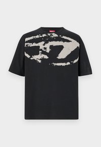 - T-shirt z nadrukiem