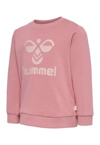 Rosa sweatshirt med rund halsringning, långa ärmar, ribbade muddar och nederkant. Har en stor vit bi-logotyp och varumärket "hummel" på framsidan.