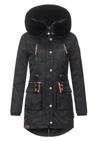 Czarna parka z kapturkiem wykończonym sztucznym futrem, kieszeniami na zamek, regulowanym ściągaczem w talii oraz kontrastującymi beżowymi akcentami na zameczkach i metalowych elementach.