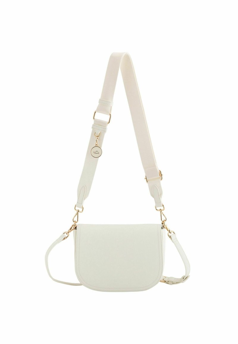 Cremefarvet faux læder crossbody taske med en buet form, justerbar rem og detaljer i guldfarvet metal. Har et sidehåndtag for alsidighed.