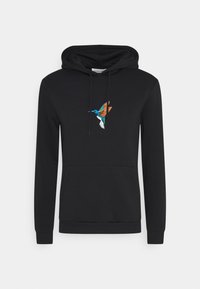 Schwarzer Hoodie mit einer Fronttasche, Kapuze mit Kordelzug und einem bunten, gestickten Kolibri-Design in Blau, Orange und Grün auf der Brust.