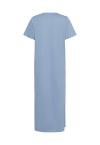 Abito azzurro chiaro, a maniche corte, lungo fino al ginocchio, realizzato in un tessuto morbido con una silhouette rilassata e spacchi laterali. Design semplice e minimalista.