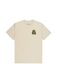 Μπεζ βαμβακερό μπλουζάκι με κοντά μανίκια και γραφικό πράσινου βατράχου στην αριστερή πλευρά του στήθους. Απλός στρογγυλός λαιμός, απαλό ύφασμα.