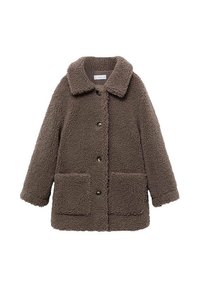 Smeđi, plišani, umjetni krzneni kaput s ovratnikom, prednjim gumbima i dva prednja džepa. Mekana tekstura s opuštenim krojem.