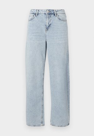 Jeans de cintura alta de corte reto em azul claro, com botão frontal, fecho de correr e design de cinco bolsos sobre um fundo branco.