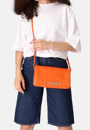 CLIO, COMUS CLASSIC - Schoudertas - orange