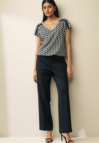 Next V-NECK BUBBLE HEM - REGULAR FIT - T-shirts print - black white