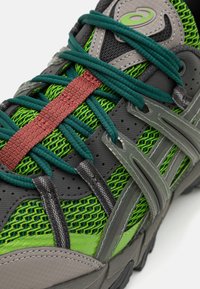 ASICS SportStyle GEL-SONOMA - Matalavartiset tennarit - piquant green/graphite grey