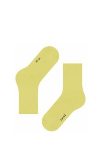Jasnożółte skarpetki do kostek z prążkowanymi mankietami, bezszwowym palcem oraz z logo "FALKE". Rozmiar oznaczony jako 37-38 z boku.