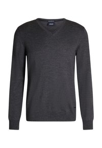 Pull à col en V à manches longues de couleur gris foncé, en laine, avec des poignets et un ourlet côtelés, une texture subtile et une étiquette de marque sur l'encolure.