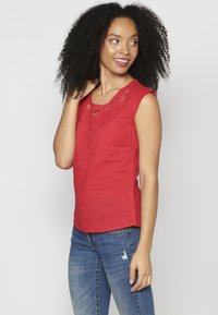 Koroshi SHORT SLEEVE PLEAS - Blúzka - red coral