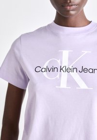 Calvin Klein Jeans MONOLOGO REGULAR TEE - Camiseta estampada - candy apple