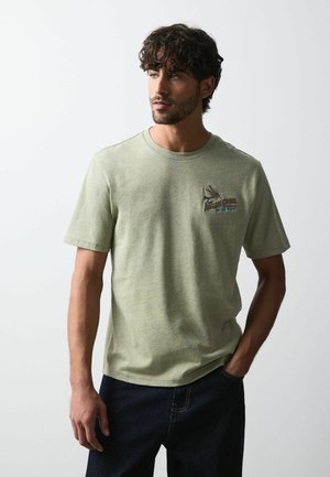 Next, REGULAR FIT - GRAPHIC PRINT HEAVY WEIGHT T-SHIRT . - Tričko s potlačou - green marl fish