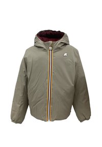 Giacca marrone chiaro con cerniera e cappuccio, con fodera color amaranto e cerniera a righe multicolori. Logo sulla parte sinistra del petto.