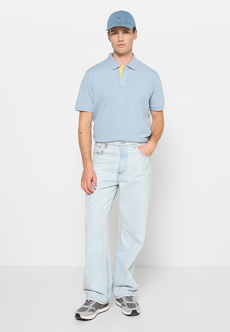 REGULAR FIT