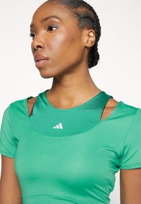 adidas Performance HIIT TEE - Αθλητικό μπλουζάκι - semi court green