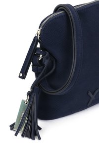 SURI FREY Axelremsväska - blue