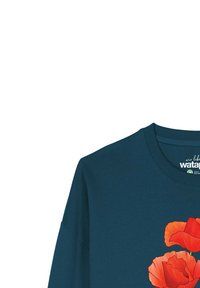 Donkerblauwe crewneck sweatshirt met felrode klaprozen afgebeeld op de voorkant.