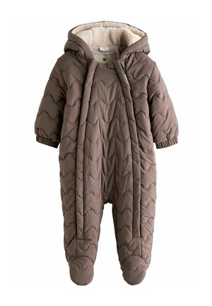 Brun quiltet baby-vinterdragt med hætte, elastiske manchetter, foddækkener og sherpa-foring indeni hætten.