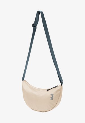 Beige schoudertas in halve maantjesvorm met zwarte ritssluiting en verstelbare donkergrijze band, gebrandmerkt met het "Jack Wolfskin"-logo.