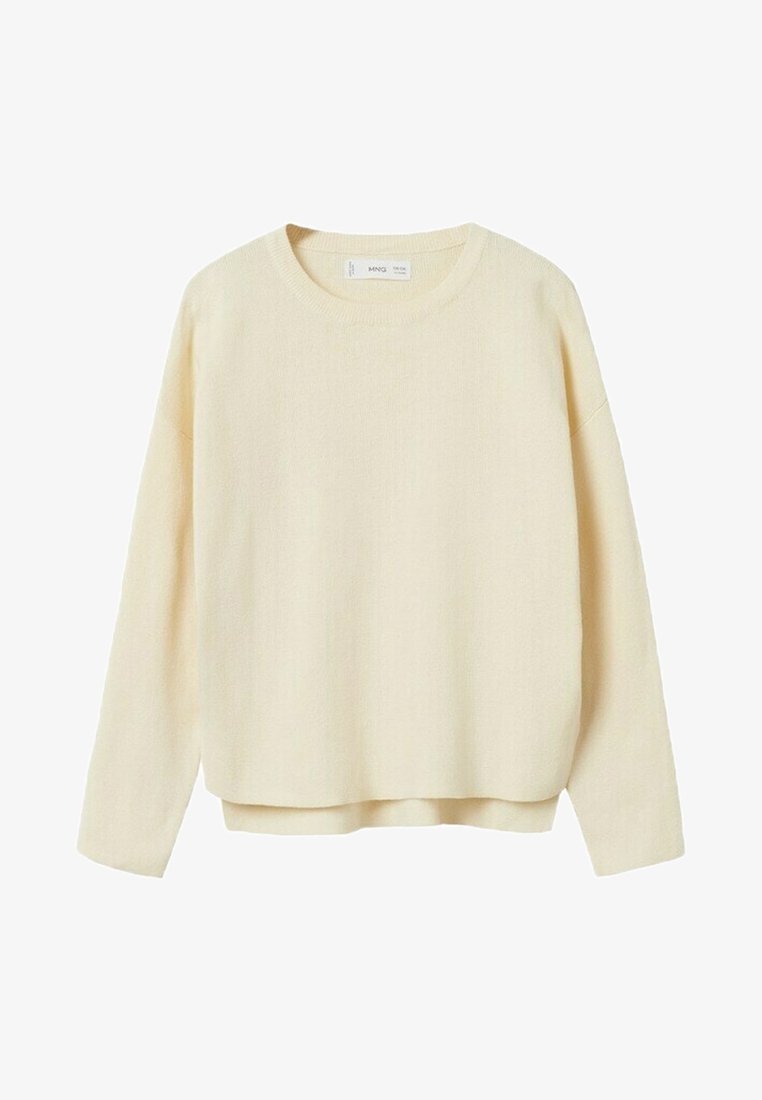 Pull à manches longues de couleur crème avec un col rond et une texture côtelée. Présente une coupe décontractée et un ourlet légèrement raccourci.
