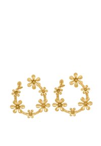Orecchini a cerchio dorati progettati con un motivo floreale, caratterizzati da fiori dettagliati lungo la forma circolare e una finitura testurizzata.