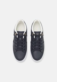 Tommy Hilfiger ESSENTIAL MONOGRAM - Matalavartiset tennarit - space blue