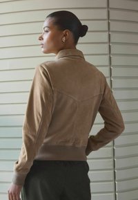 Next REGULAR FIT - Bombertakki - neutral