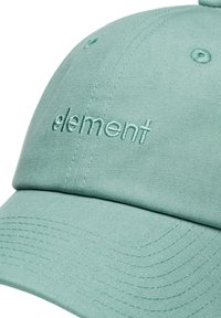 Cappellino da baseball verde menta in cotone, con logo ricamato e dettagli cuciti. Visiera curva con lavorazione testurizzata.