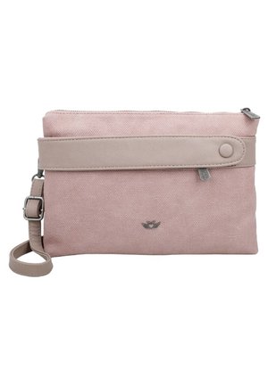 Kleine rechthoekige pastelroze clutch met beige bandje en polsriem, ritssluiting en klein metalen vleugel-logo aan de voorzijde in het midden.