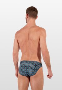 Schwimmbrieftaschen in Schwarz mit mehrfarbigem Spiraldesign, die einen engen Sitz und eine glatte Textur bieten, entworfen für Komfort und Stil.