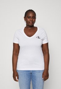 Calvin Klein Jeans Plus - LOGO V NECK - T-shirts basic - white Miniaturebillede 1