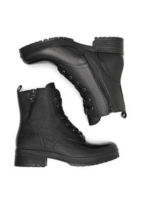 Stivaletti neri in pelle con lacci sulla parte anteriore, zip laterale, finitura testurizzata e suola in gomma leggermente conica. Nessun marchio visibile.
