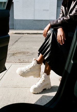 Buffalo, ASPHA - Plateaustøvletter - offwhite