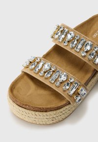 Thumbnail Image 6