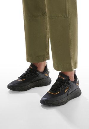 W6YZ, Baskets basses - black