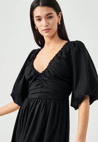 ST MRLO LUCA TIERED  - Dnevna haljina - Black