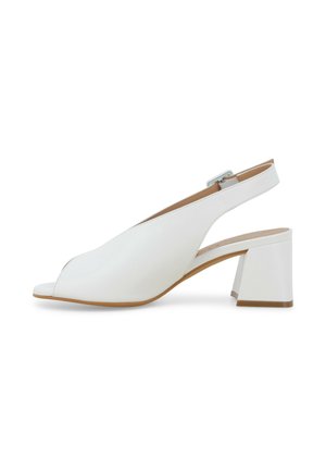 Sandalo slingback in pelle bianca con punta aperta e tacco a blocco, con cinturino regolabile con fibbia e suola liscia color tan.