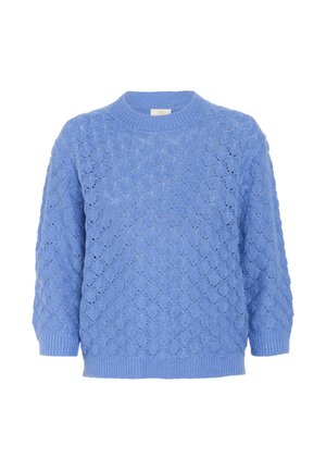 Hellblauer Strickpullover mit einem gewellten Texturmuster, Rundhalsausschnitt und Dreiviertelärmeln. Gerippter Saum und Bündchen.