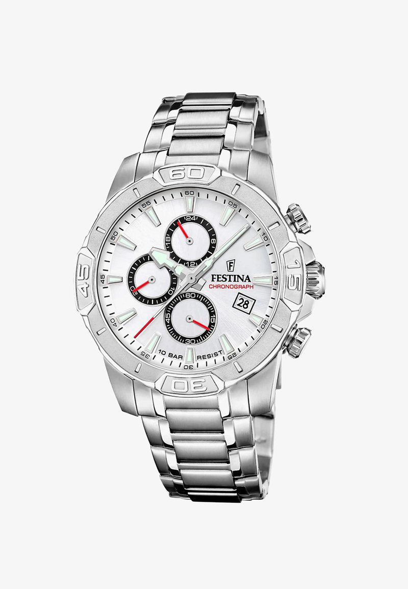 Orologio cronografo in acciaio inossidabile argentato con quadrante bianco, dettagli neri e rossi, display della data e bracciale a maglie testurizzato.