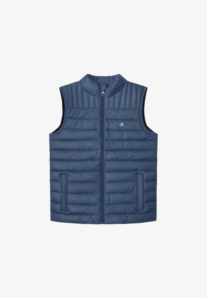 Navy plavi puffasti prsluk s visokim okovratnikom, prednjim patentnim zatvaračem i dva bočna džepa. Sadrži horizontalne kviltane šavove i naglasak na logotipu.