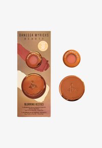Danessa Myricks Beauty DMB YUMMY SKIN BLURRING - Rouge