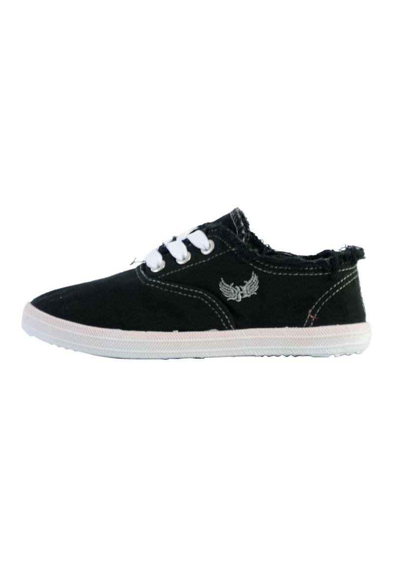 Scarpe nere in tela con lacci bianchi, bordi sfilacciati e suola in gomma bianca. Presentano un ricamo a forma di ala sul lato. Design a profilo basso.