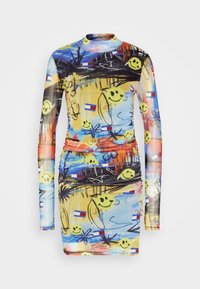 Vestido mini de manga larga con un estampado gráfico colorido que incluye caras sonrientes, diseños abstractos y patrones de pinceladas variadas sobre una tela elástica.