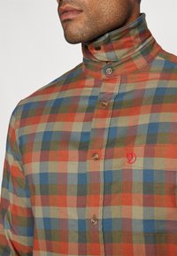 Fjällräven LAPPLAND STRETCH FLANNEL SHIRT M - Πουκάμισο - laurel green/autumn leaf