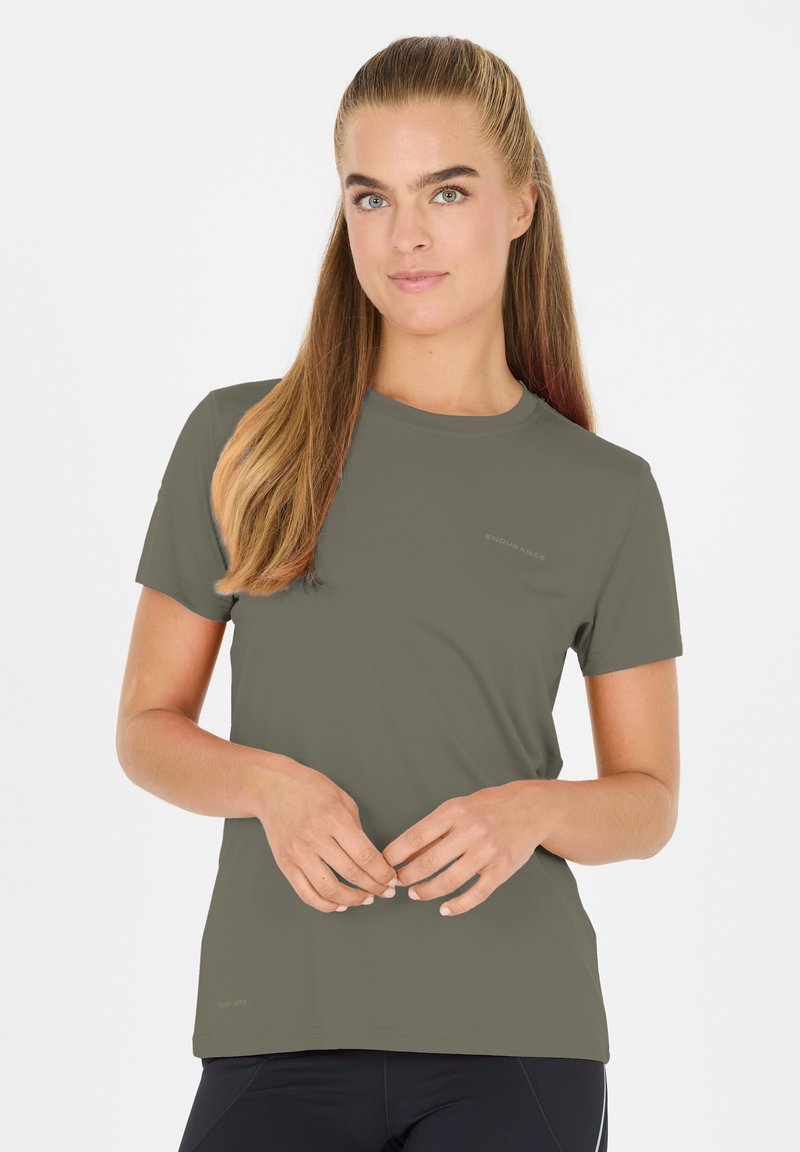 Olivgrön kortärmad tränings-t-shirt med rund halsringning och snygg design. Har diskret logotyp på bröstet.