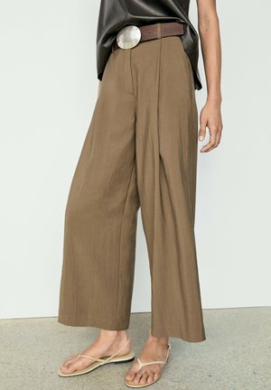 Massimo Dutti, STRAIGHT-LEG TROUSERS WITH DOUBLE DARTS 05014714 - Pantalon classique - khaki